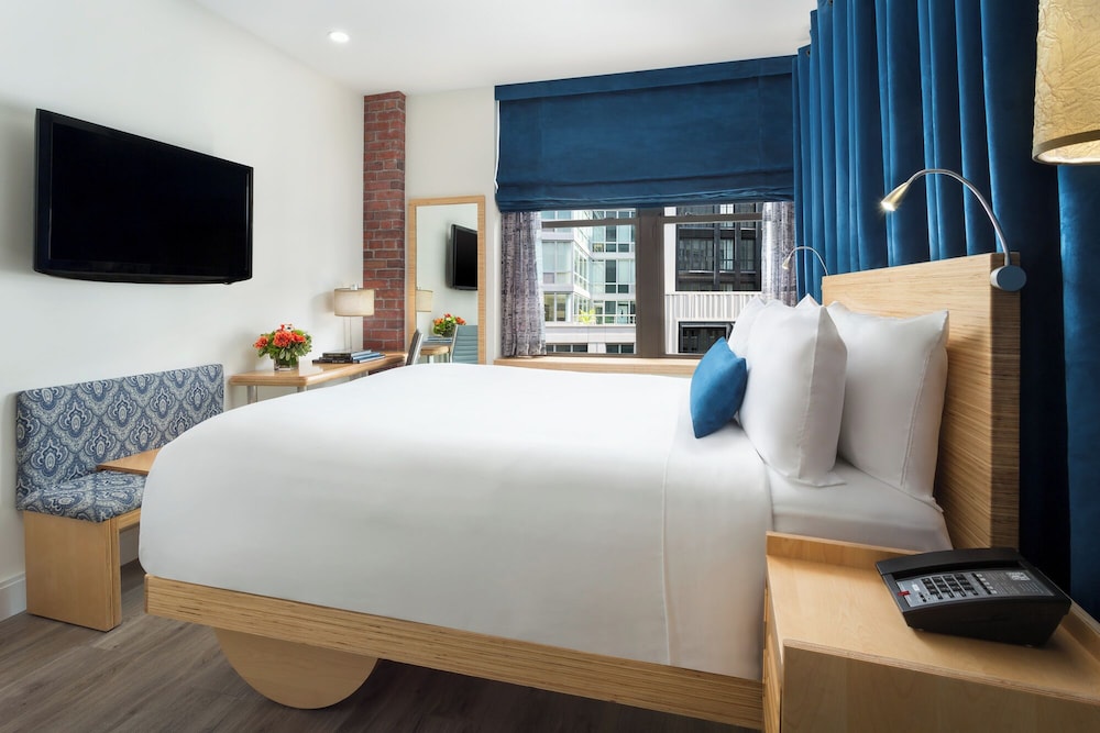 Standard Room, 1 King Bed