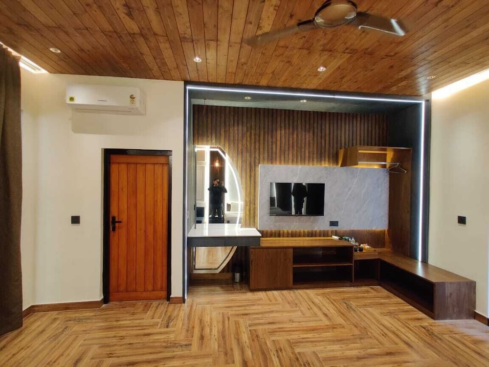 Royal Studio Suite photo 2