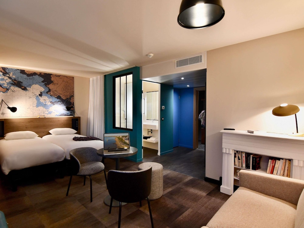 Suite, 1 Double Bed with Sofa bed - Photo 1