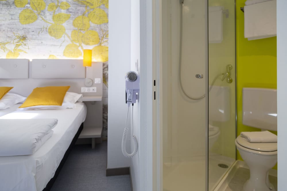 Superior Twin Room, 2 Twin Beds photo 3