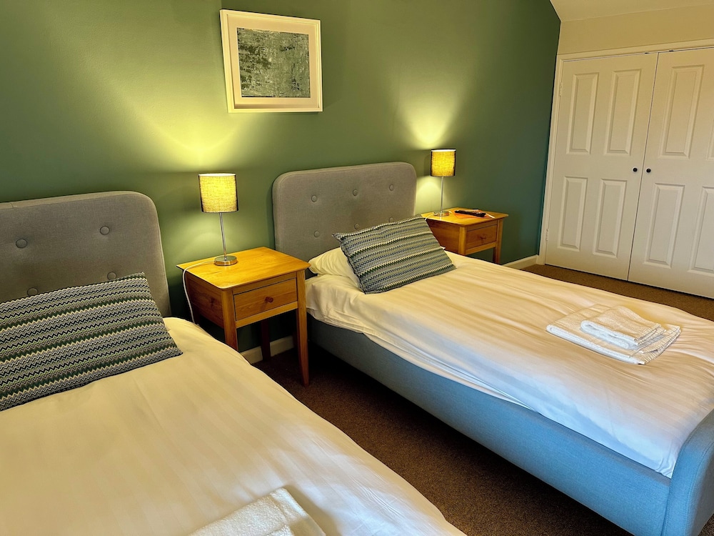 Economy Twin Room, Garden View