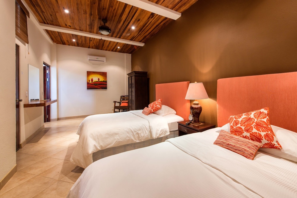 Deluxe Room, 2 Double Beds, Pool Access, Ocean View