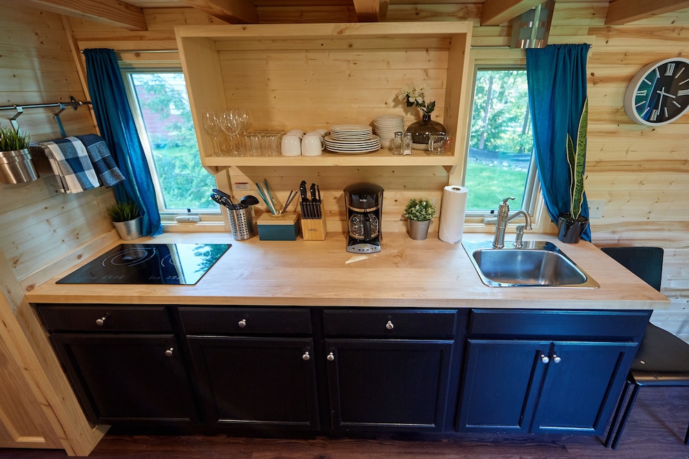 House, Multiple Beds, Kitchenette (EmersonTiny House) photo 3