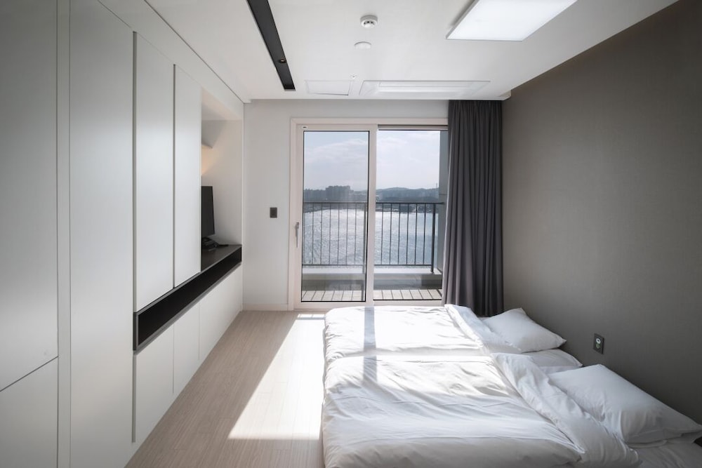 Deluxe Room - Photo 1