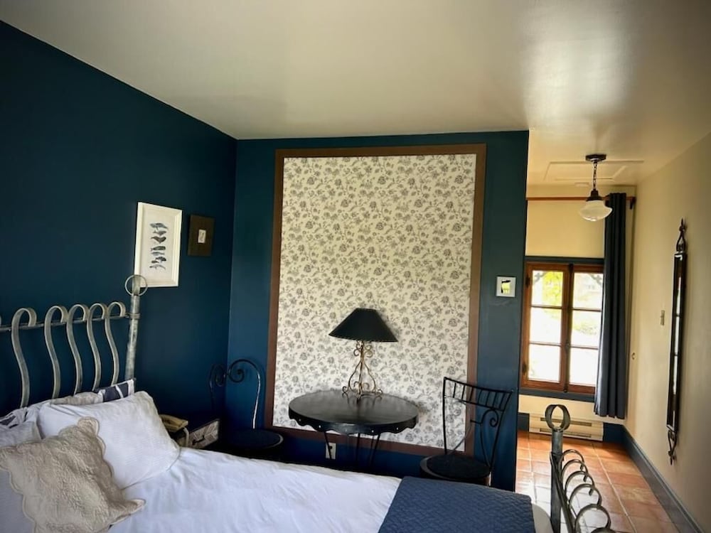 Courtyard, 1 Queen Bed photo 1