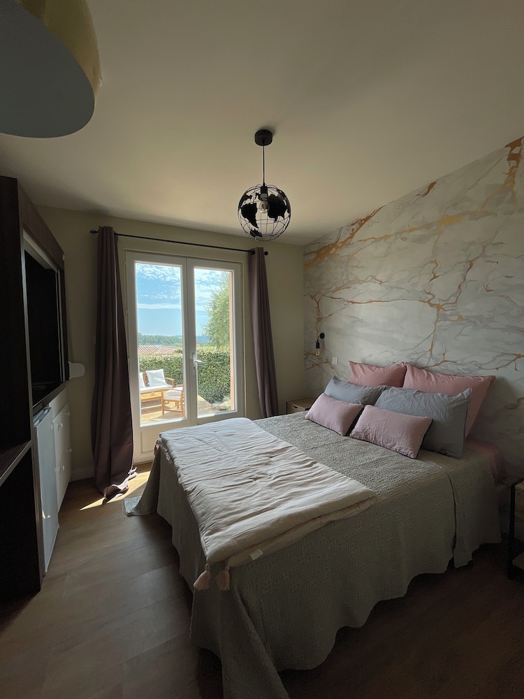 Comfort Room, City View photo 1