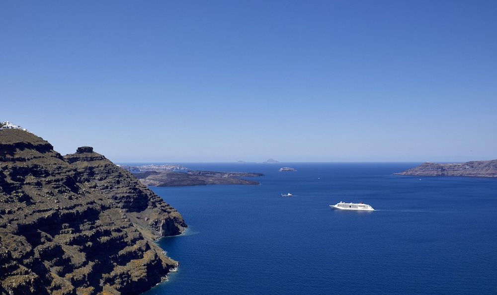 Grand Honeymoon villa with hot tub and caldera view - Photo 12