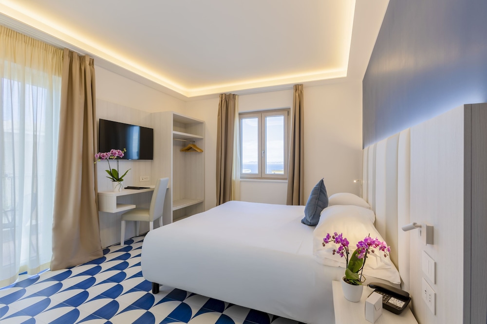 Deluxe Room - Photo 5