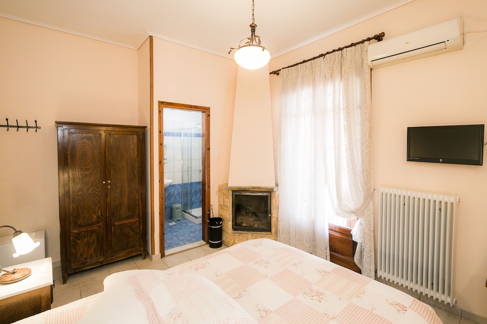 Basic Double Room, 1 Double Bed, Fireplace