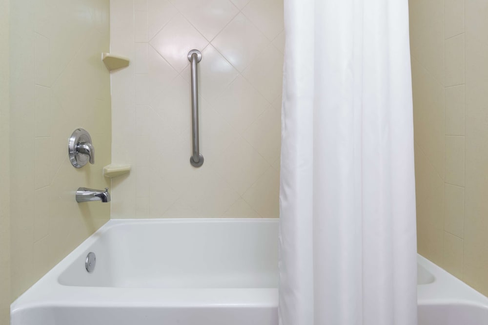Room, 1 King Bed, Accessible (Hearing) - Photo 4
