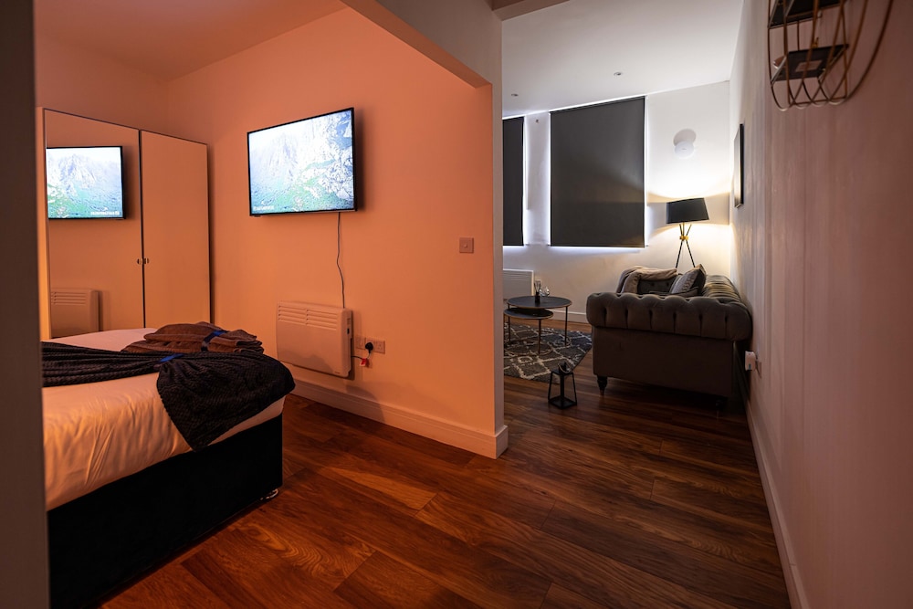 Executive Apartment, Ensuite, City View (Apt 3) - Photo 3