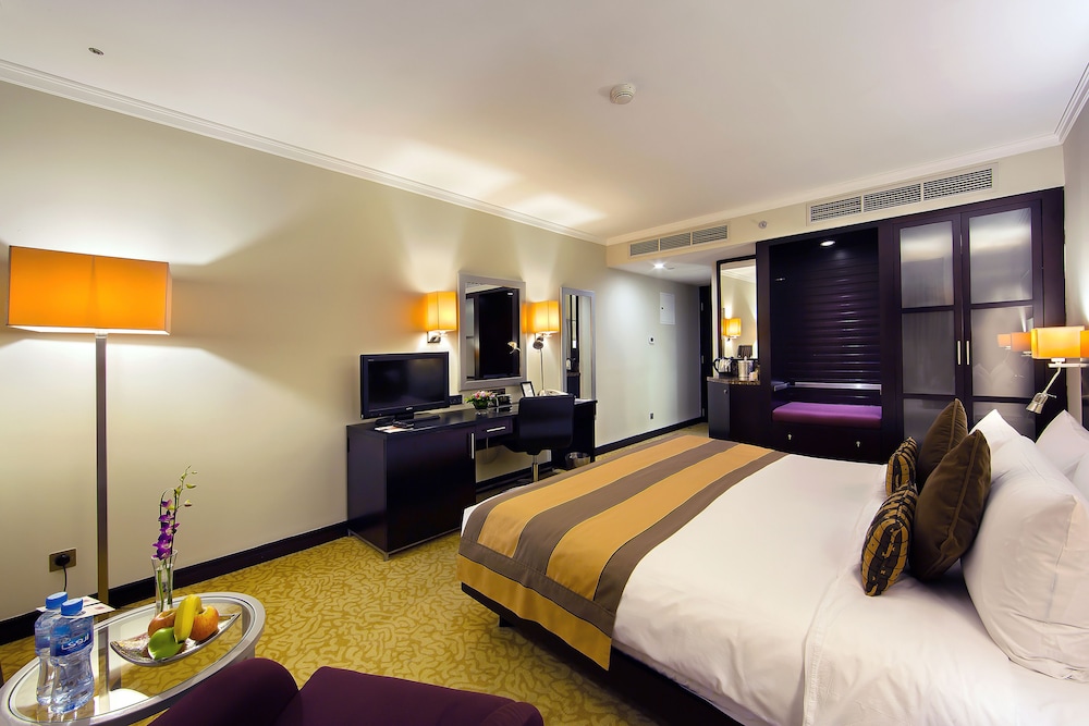 Deluxe Room, 1 King Bed, Non Smoking photo 2