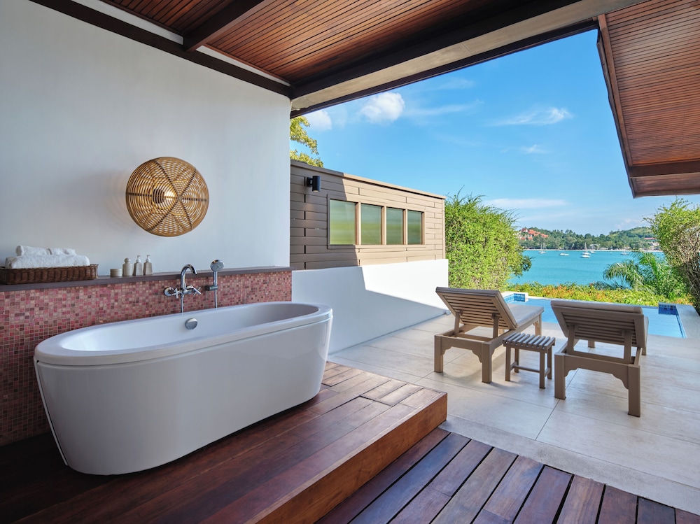 Seaview Hillside Pool Suite