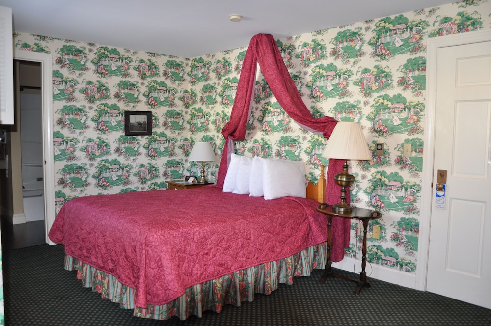 Deluxe Room, 1 Queen Bed (Harbor View) photo 1