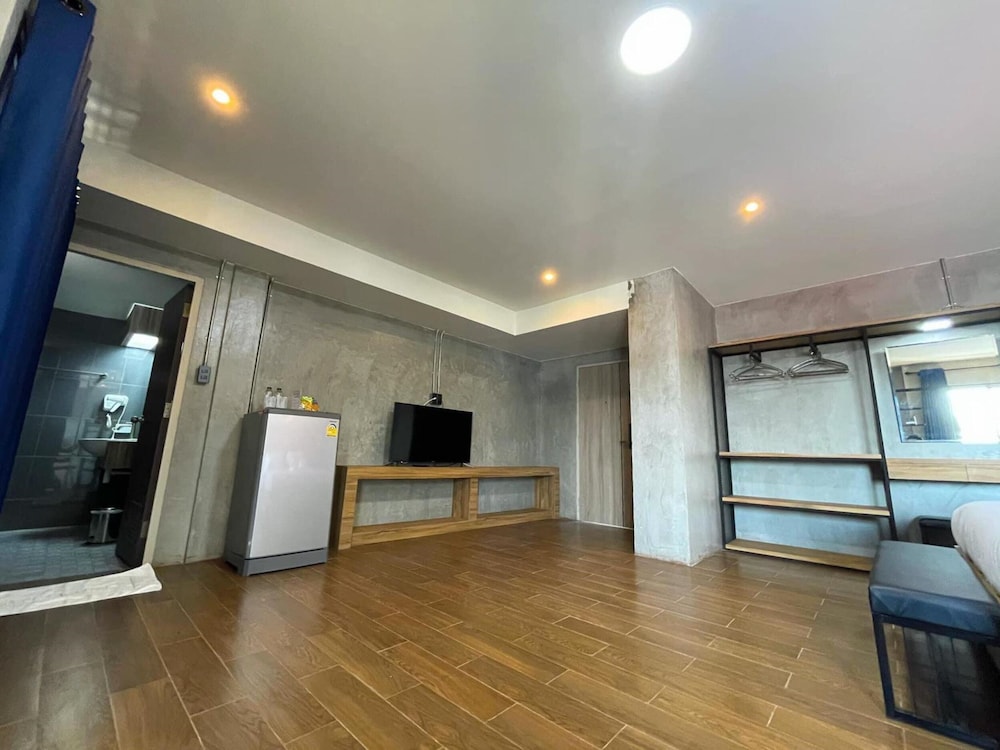 Deluxe Room - Photo 5