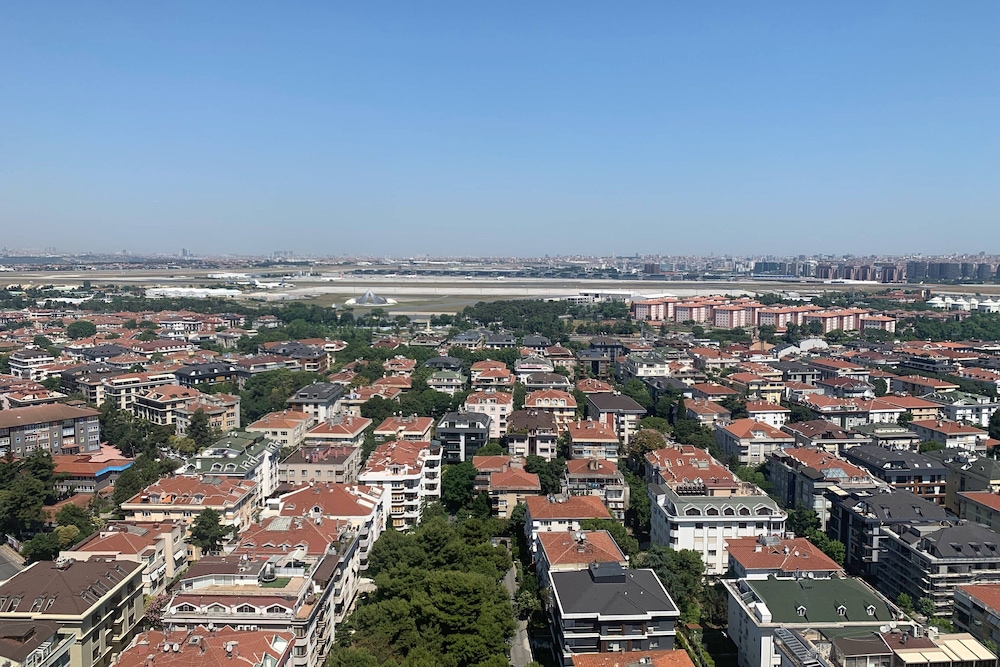 Club Room, 2 Twin Beds, City View