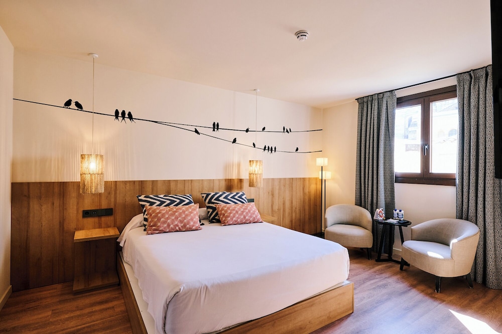 Double Room - Photo 5