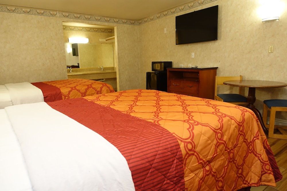 Standard Room, 2 Queen Beds, Refrigerator & Microwave photo 3