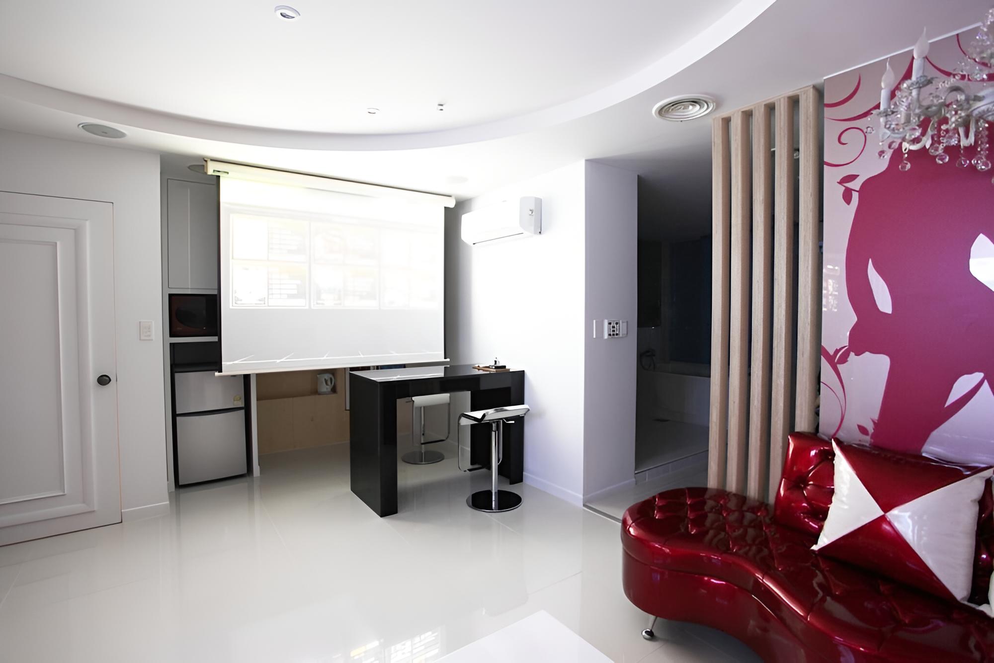 Room (Event Room (Netflix available)) photo 2
