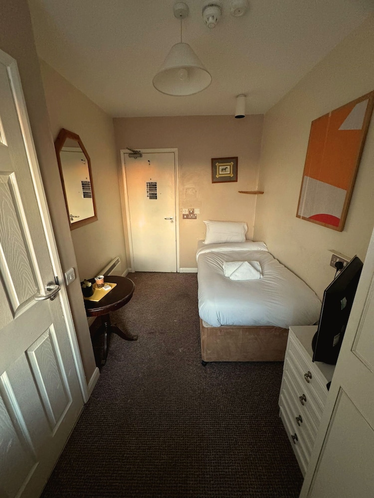 Standard Single Room, Ensuite photo 3