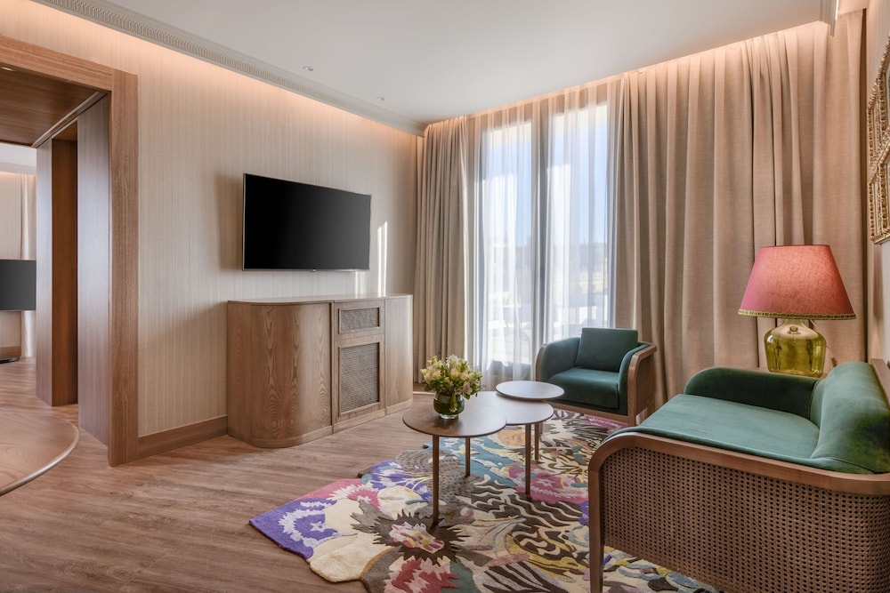 Suite, 1 King Bed (View)