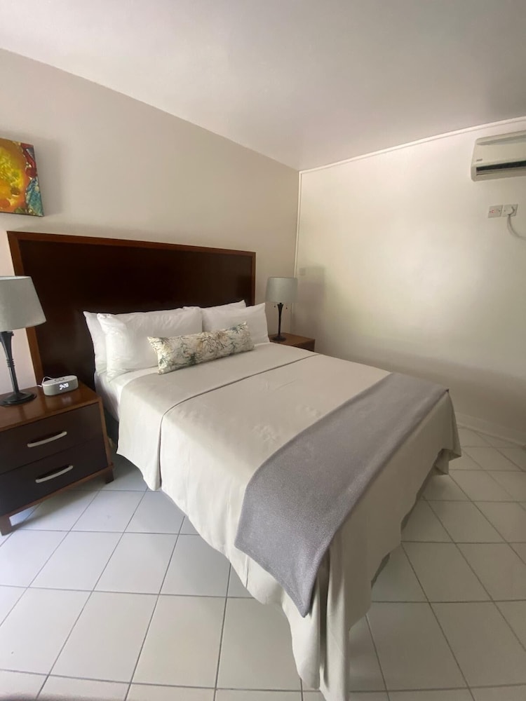 Room, Garden View