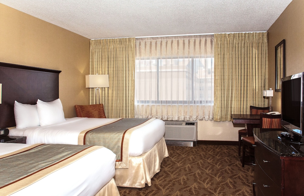 Room, 2 Queen Beds - Photo 1