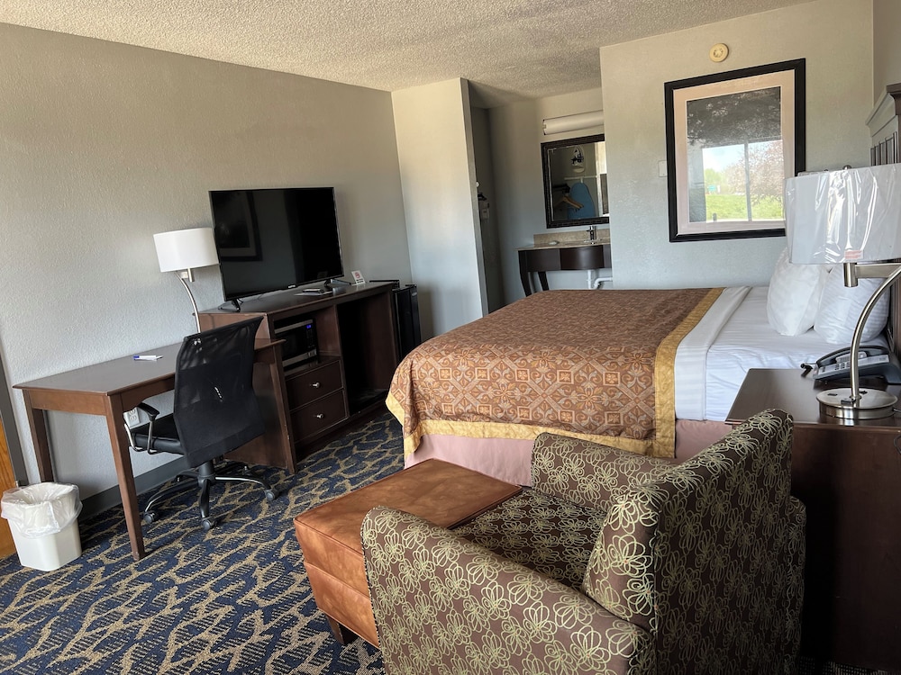 Standard Room, 1 King Bed - Photo 3
