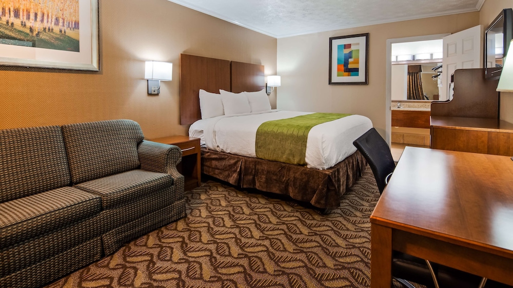 Standard Room, 1 King Bed, Accessible, Refrigerator & Microwave (Exterior Access) - Photo 1