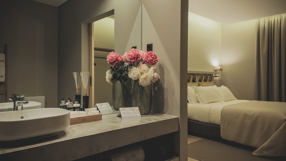 Double Room, 1 King Bed, Balcony, Vineyard View photo 2