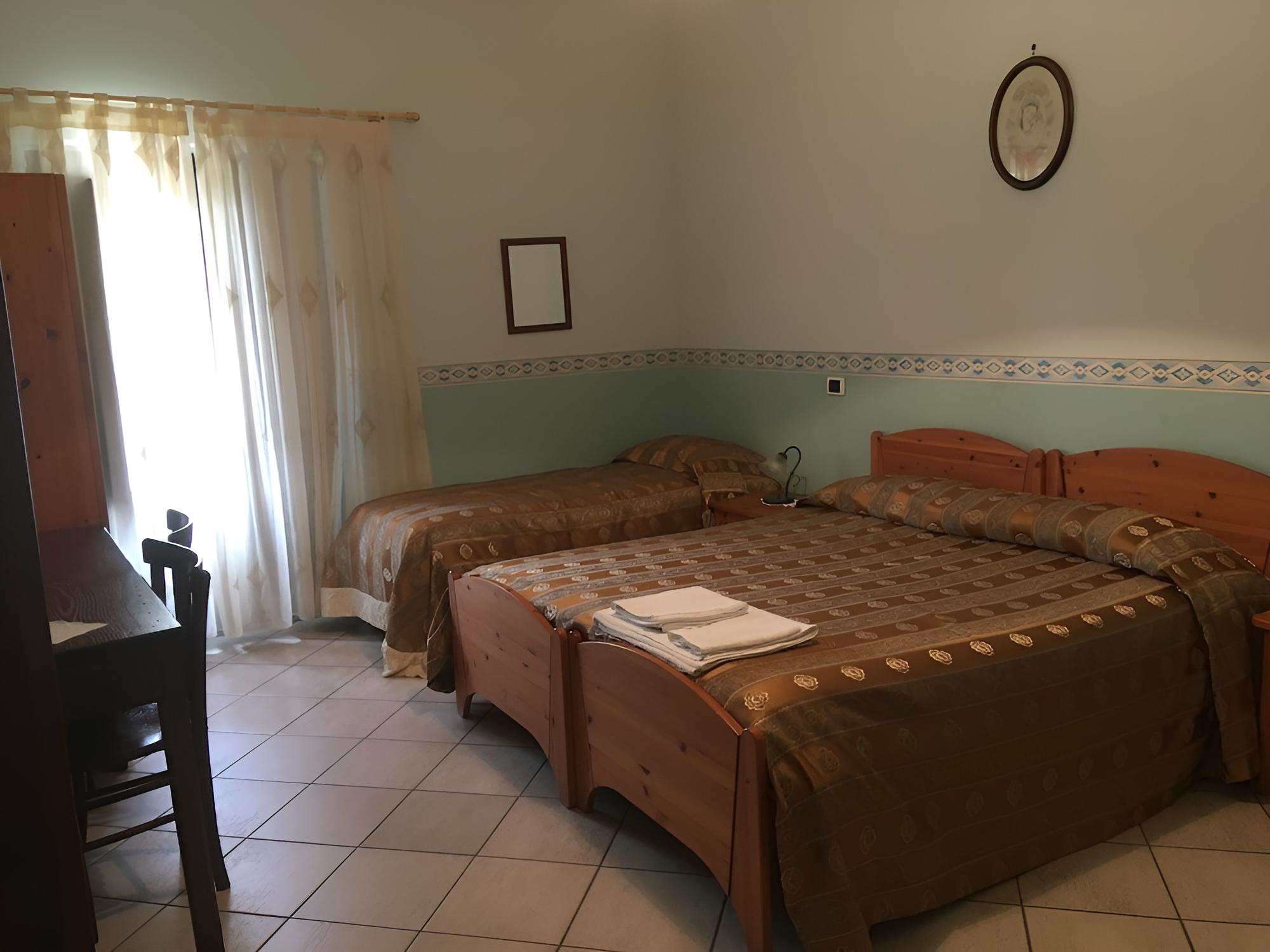 Family Room, Multiple Beds photo 2