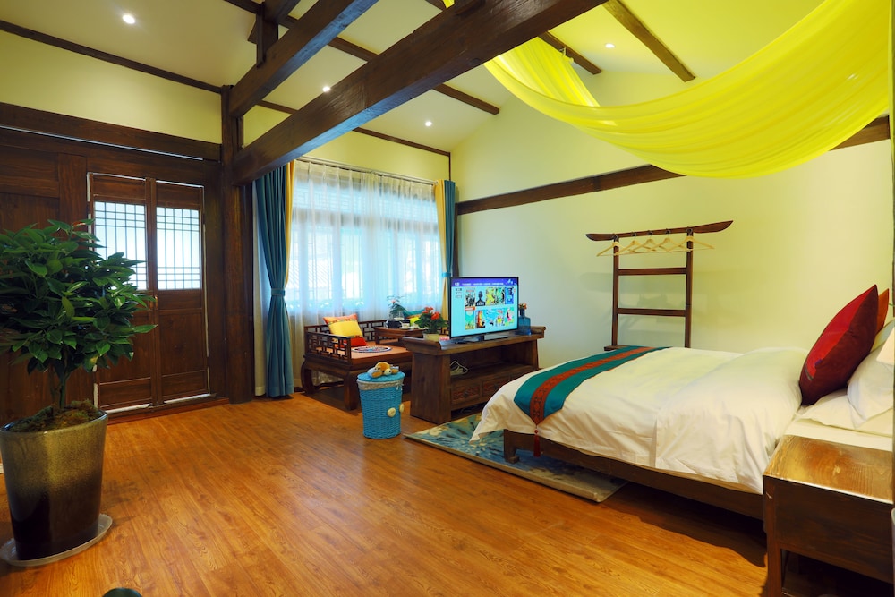 Deluxe Double Room (203)