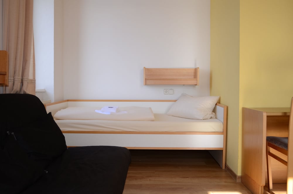 Standard Twin Room photo 2