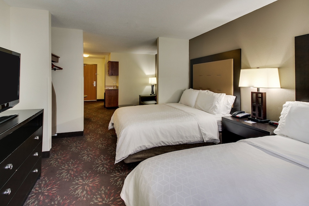 Suite, Multiple Beds - Photo 2