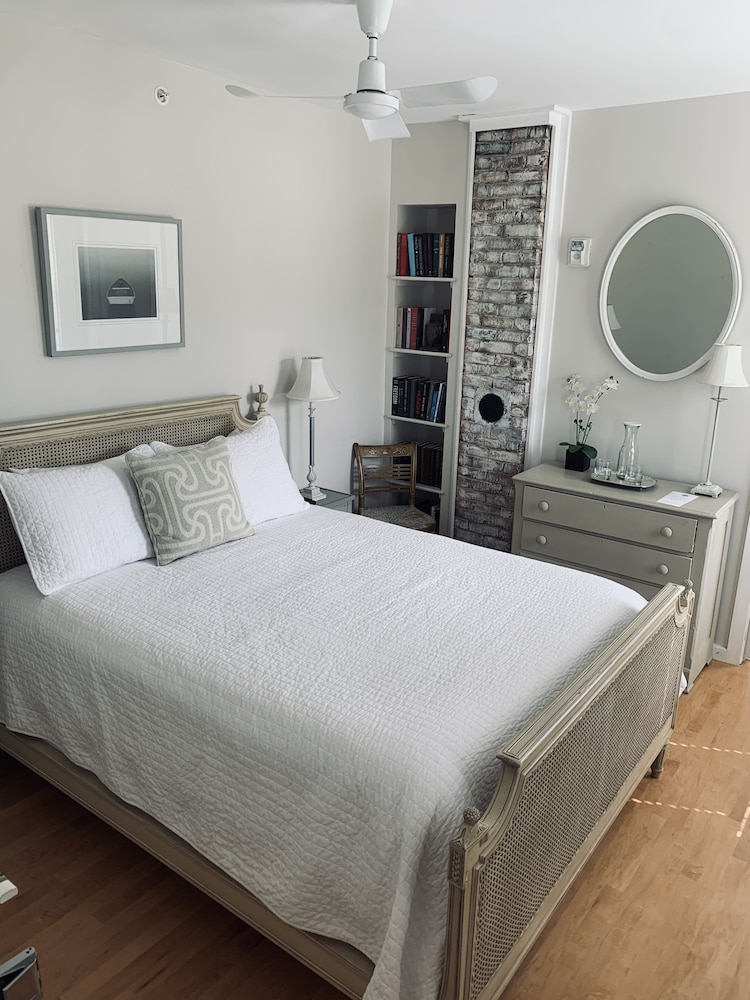 Room, 1 Queen Bed (Downstairs)