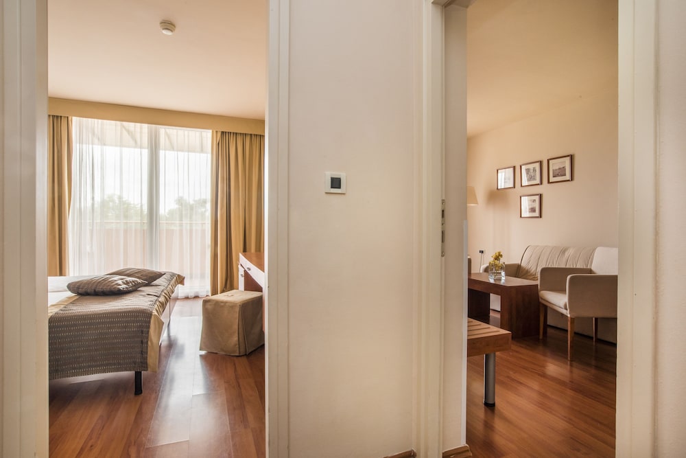 Suite with balcony, Park side