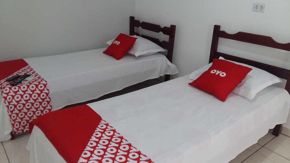 Room (Quintuple, 5 Single beds)