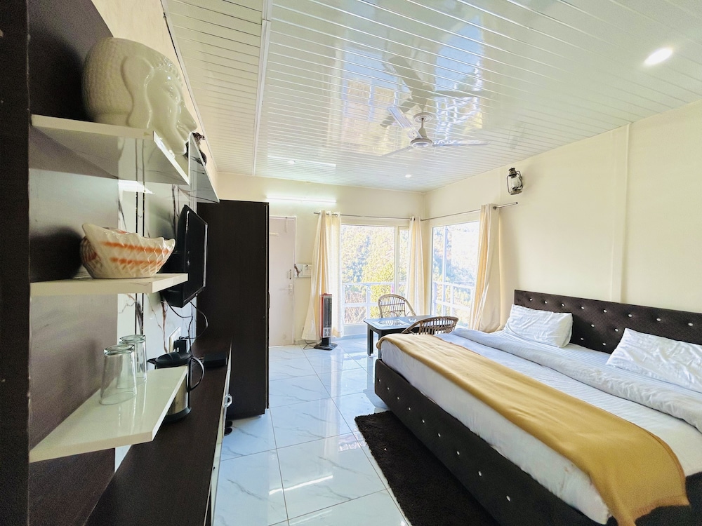Royal Room - Photo 16