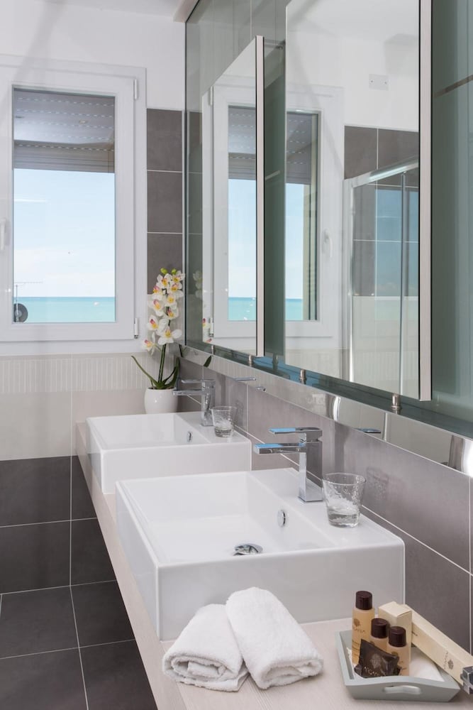 Executive Suite (Junior) photo 2