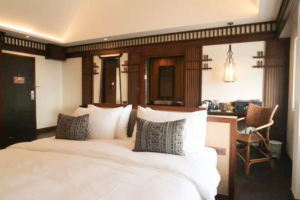 Romantic King Suite photo 1