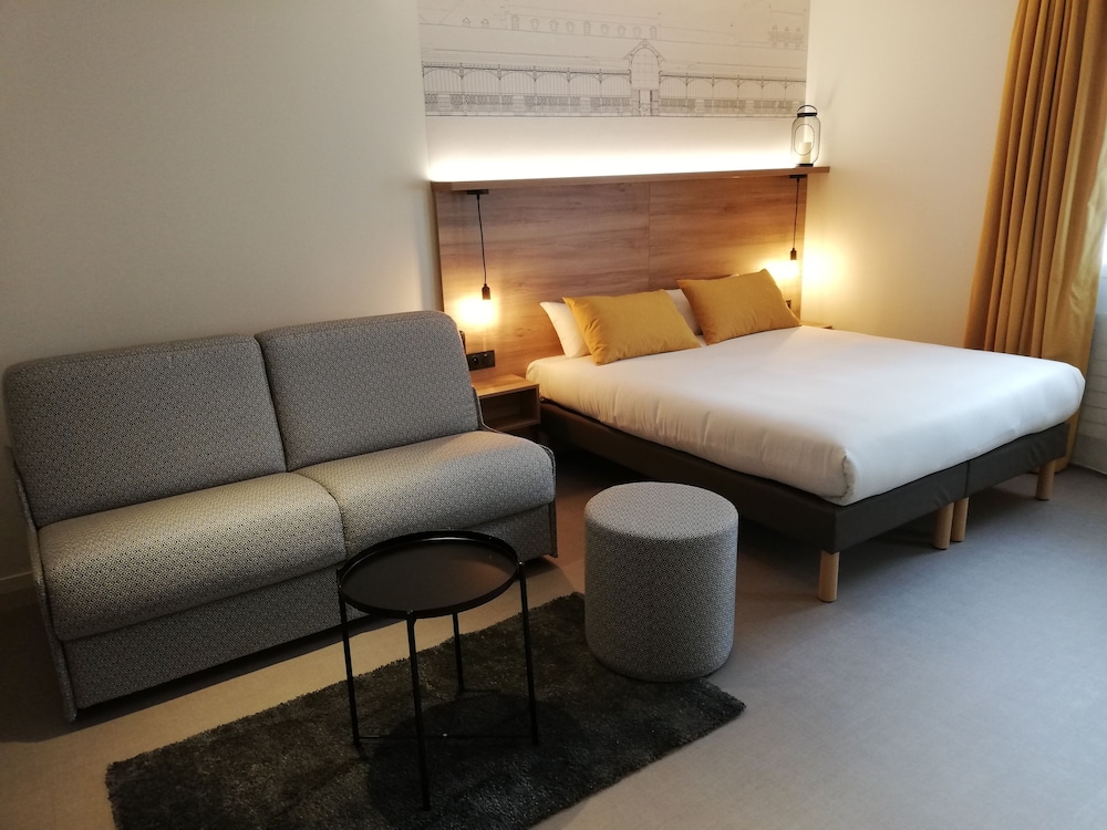 Family Quadruple Room, 1 Queen Bed with Sofa bed