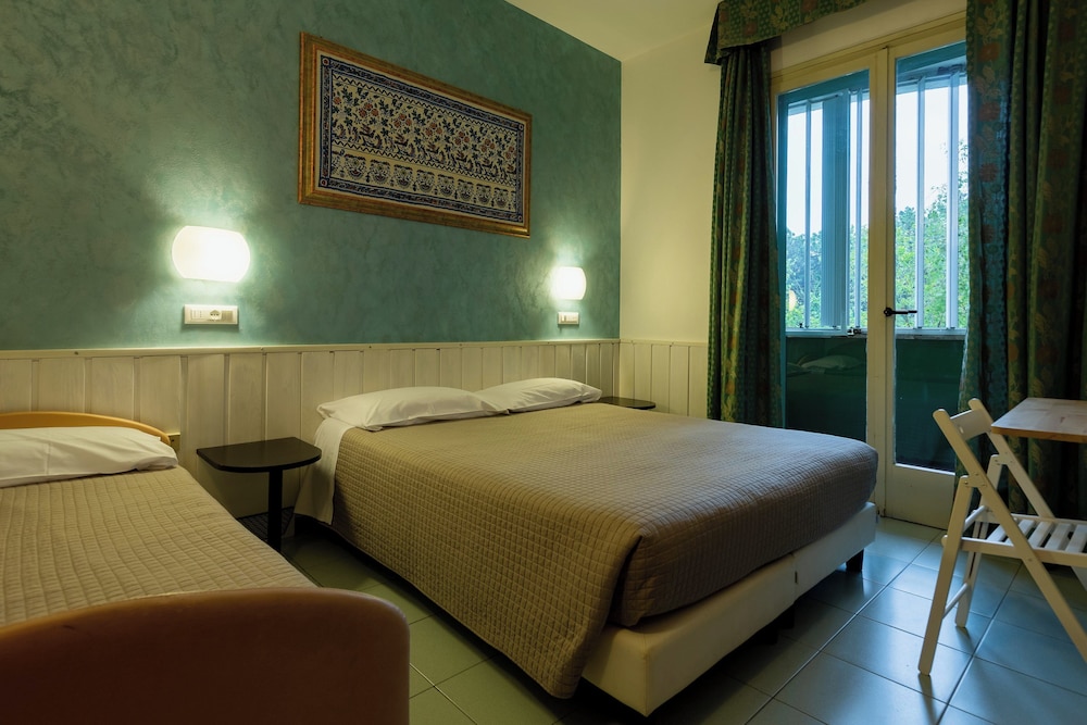 Classic Triple Room, Balcony - Photo 3