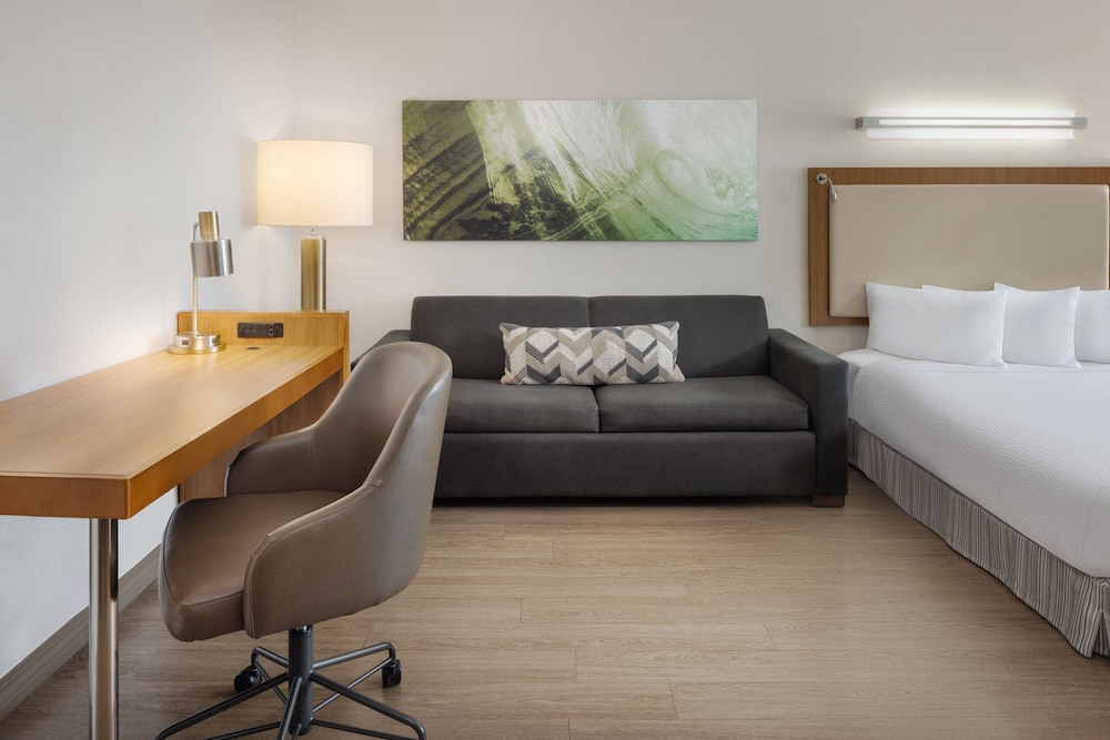 Studio, Multiple Beds, Balcony (Mobility/Hearing Accessible, Tub) photo 2