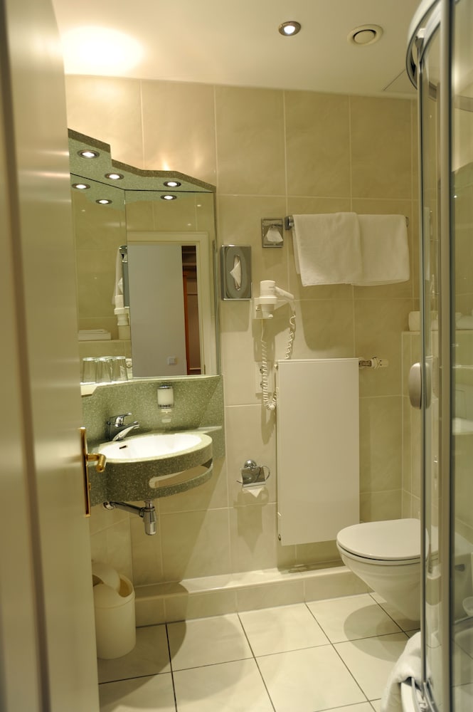 Standard Double Room Single Use photo 2