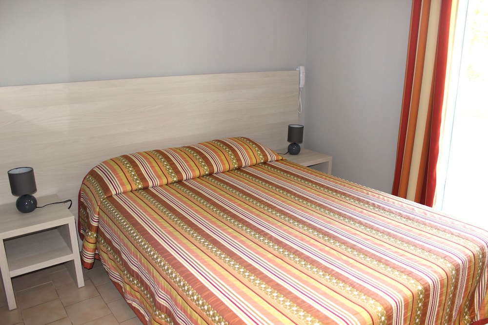 Double or Twin Room - Photo 6