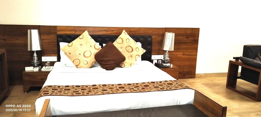 Classic Double Room, 1 Bedroom, Club Lounge Access photo 1