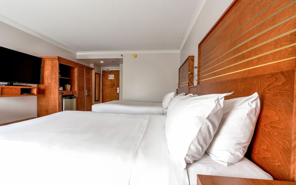 Classic Room, 2 Double Beds, Accessible, Bathtub photo 3
