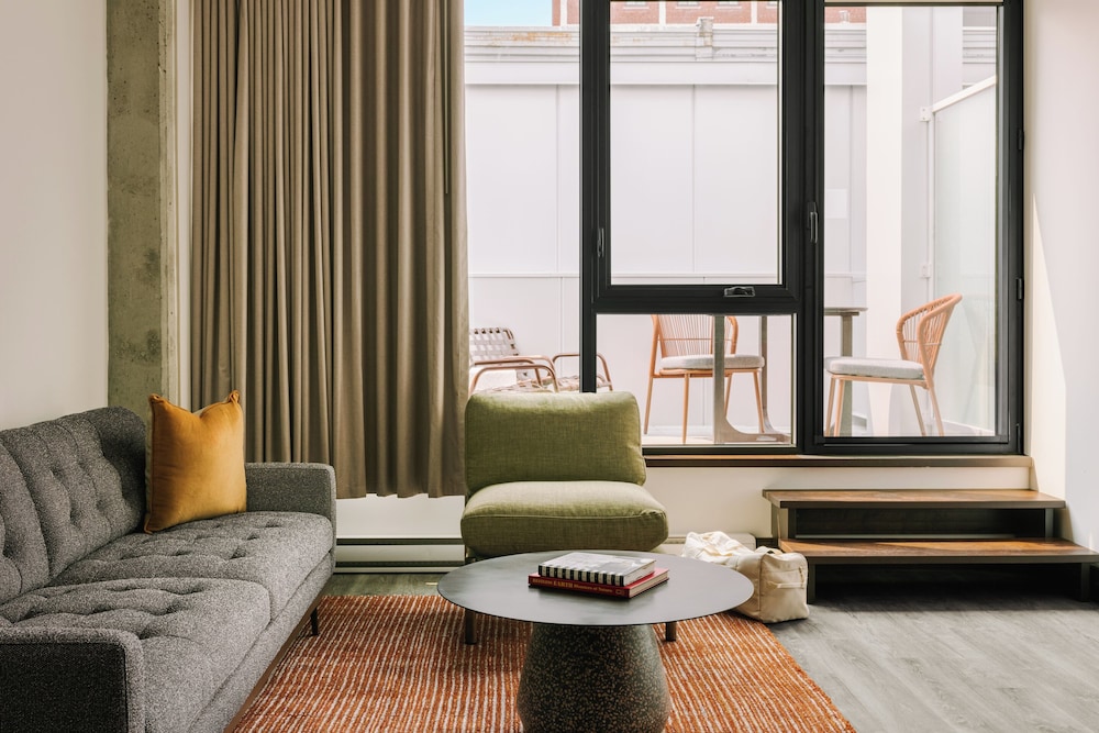 Superior Studio, 1 King Bed, Balcony