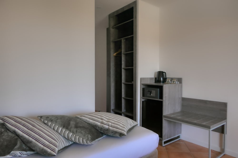 Standard Triple Room, Garden Area - Photo 5