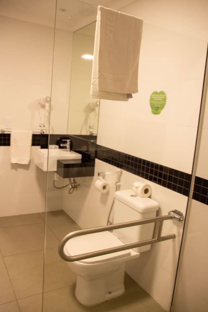 Superior Quadruple Room, Accessible (PNE) - Photo 5